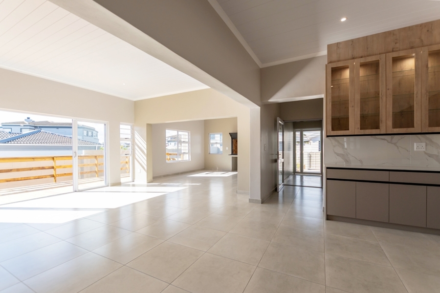4 Bedroom Property for Sale in Country Club Western Cape